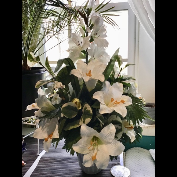 Only Craigslist VA. Beautiful floral arrangement - Picture 2 of 6